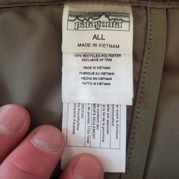 Patagonia Green Backpack Durable Water-Resistant Design - Picture 13 of 16